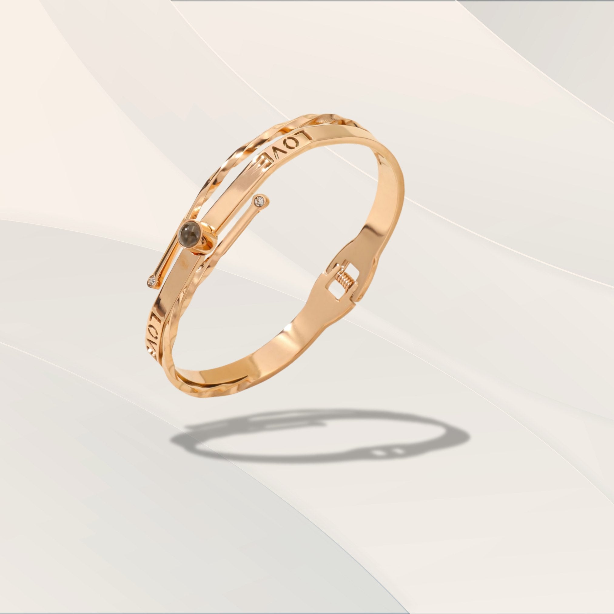 Elegant Gold Bracelet with Diamond Accent - Platsilgo