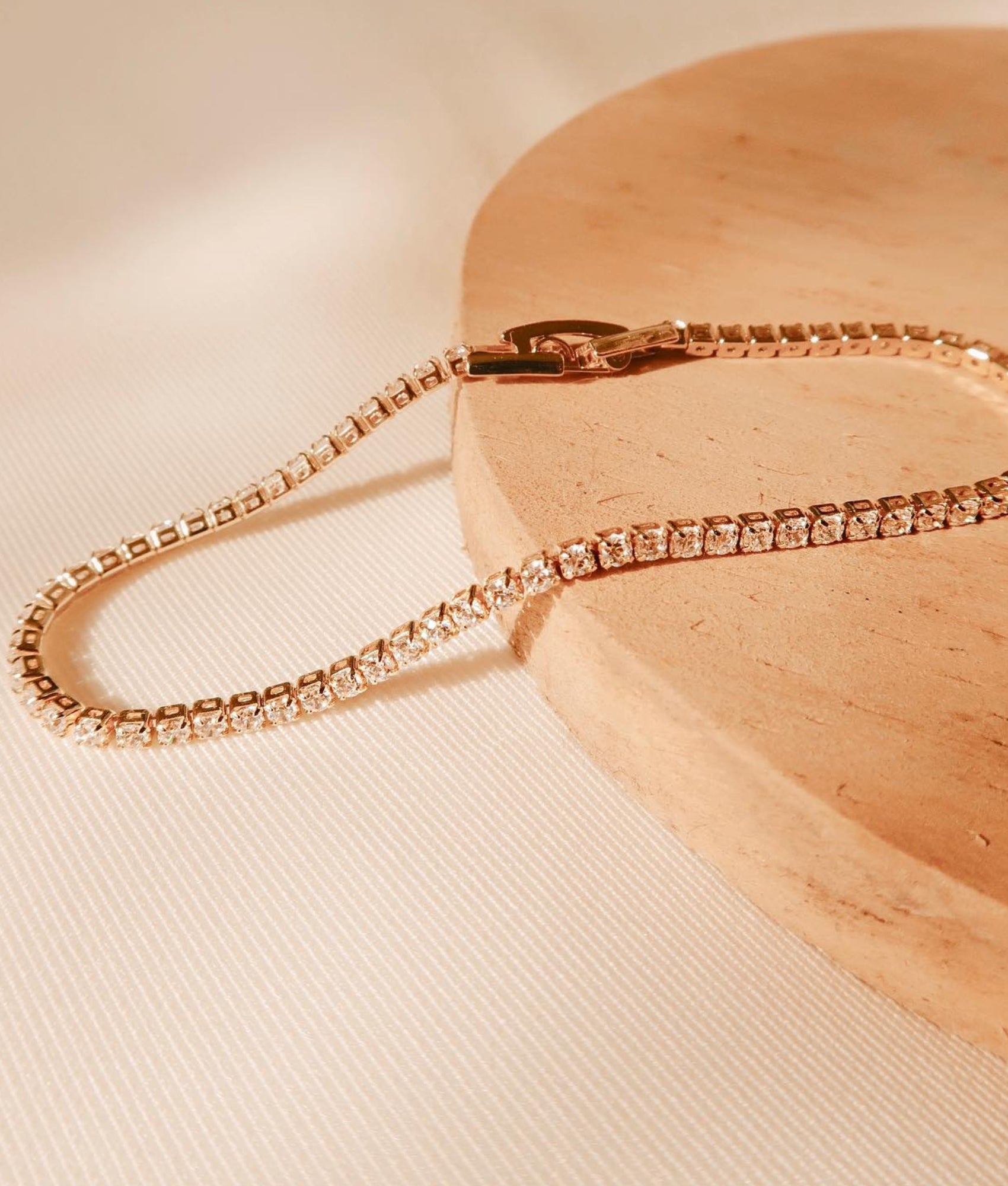 Elegant Gold Chain Bracelet