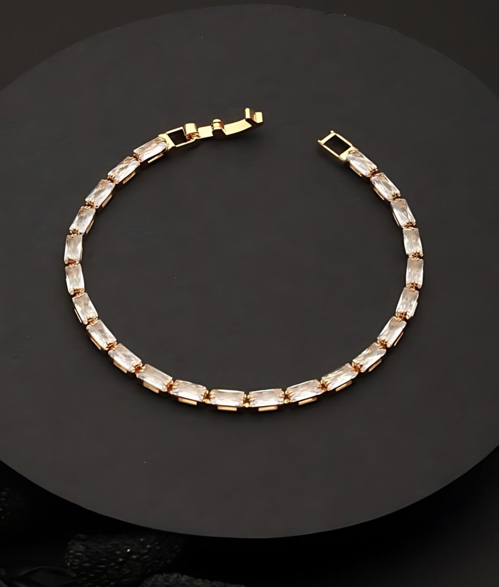 Elegant Gold Chain Bracelet