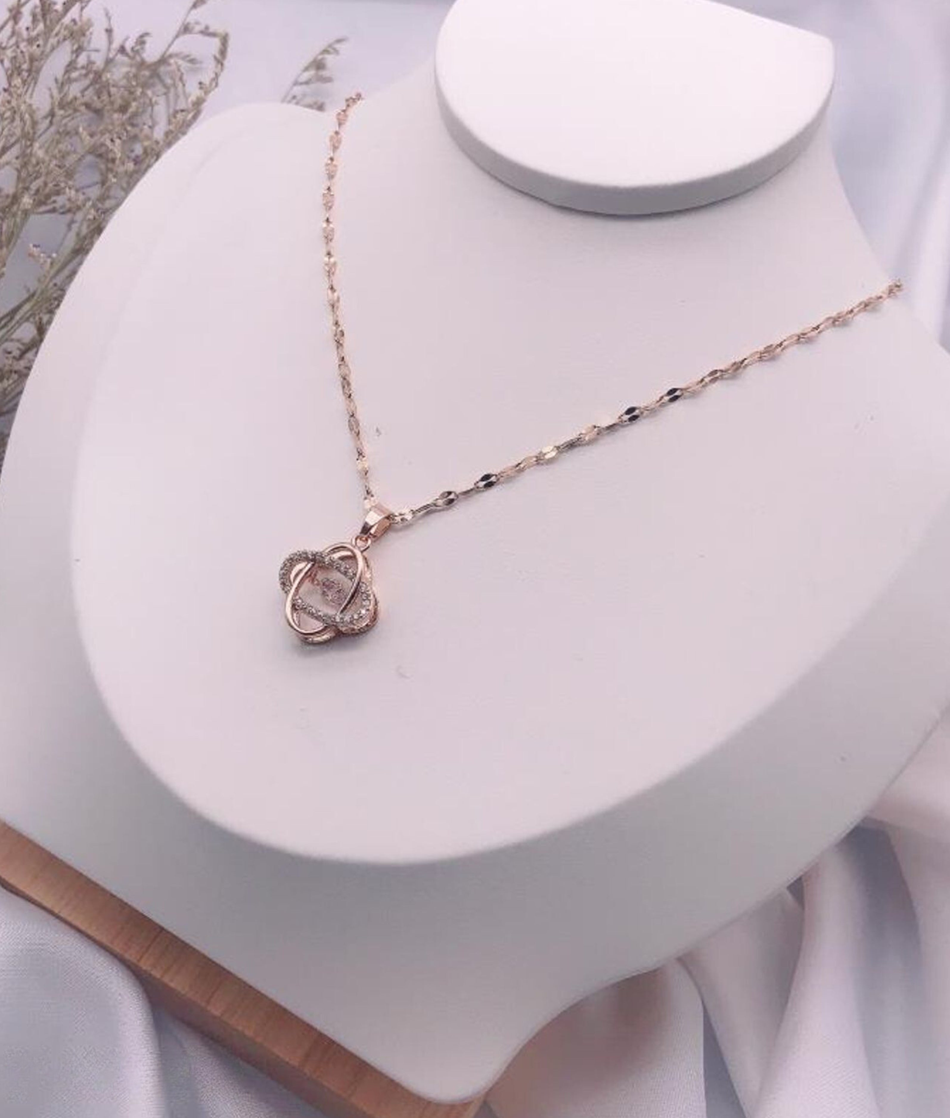 Luxurious Rose Gold With  Necklace