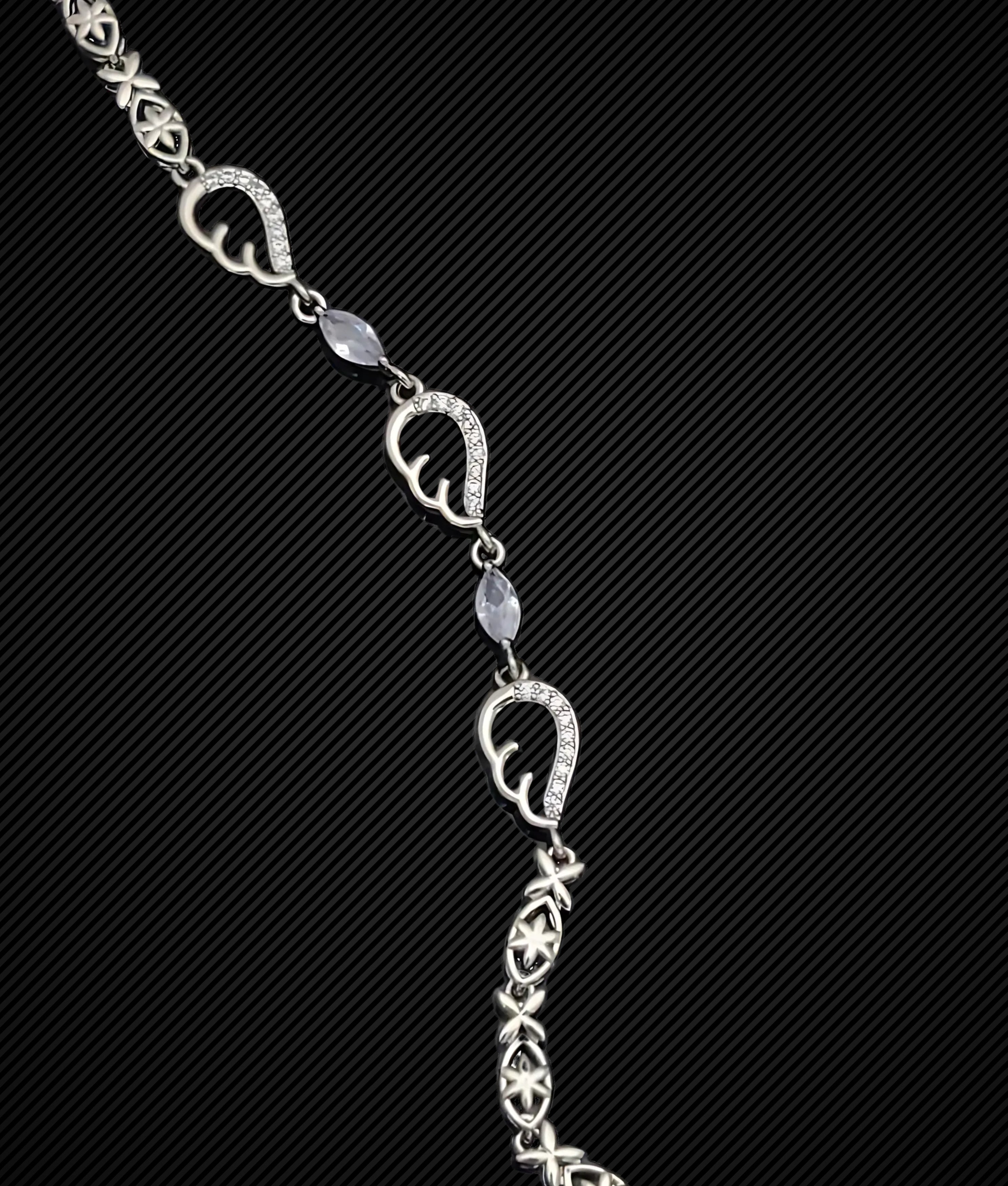 Elegant Silver Necklace with Diamond Clasp