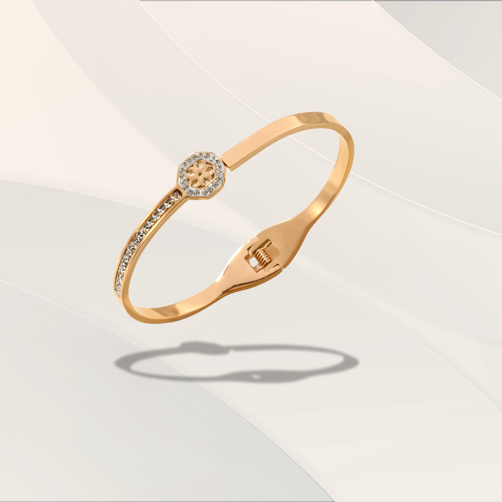 Radiant Elegance: Gold Bracelet with Diamond - Platsilgo