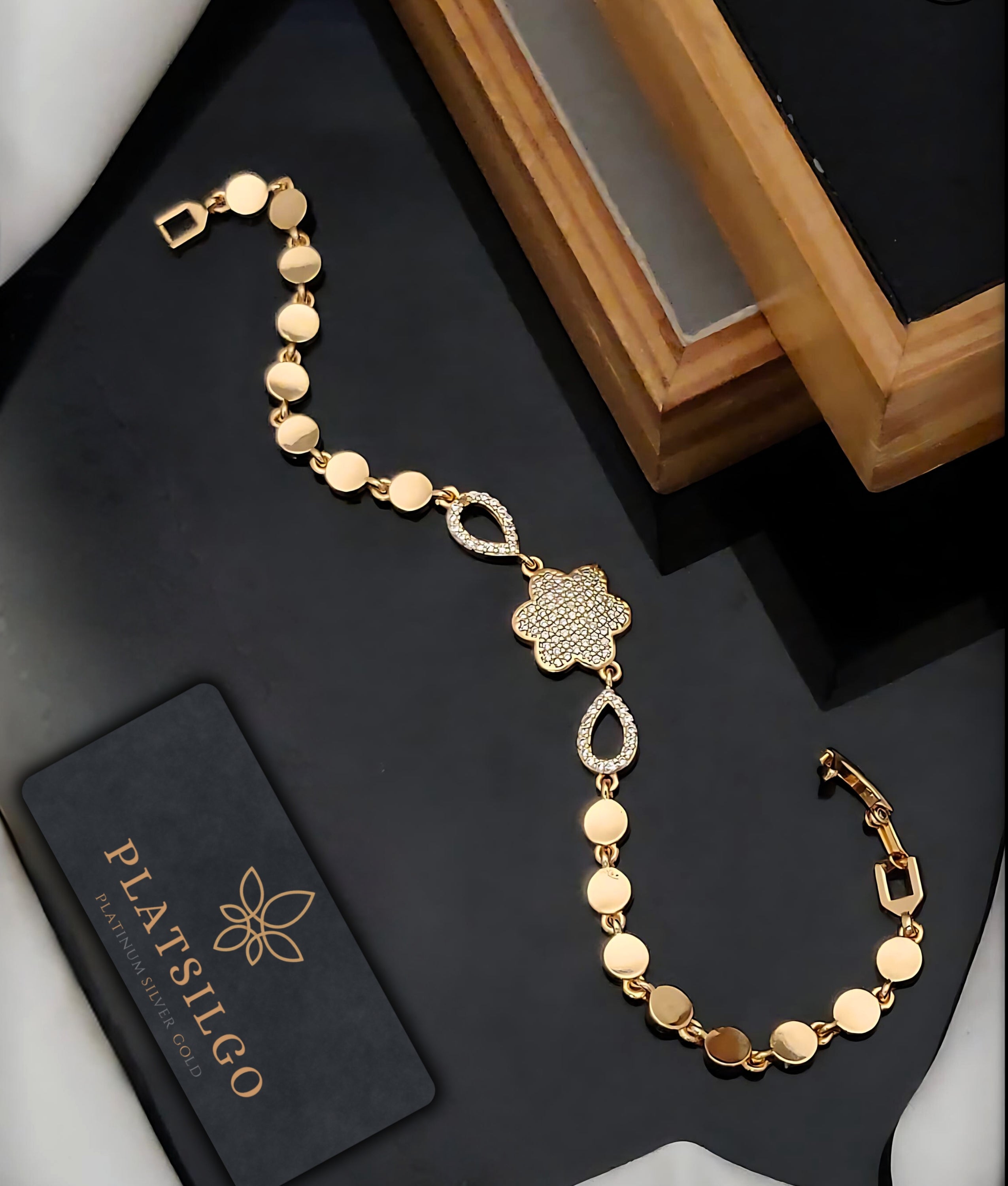 Elegant Gold Bracelet with Diamond Clasp - Platsilgo