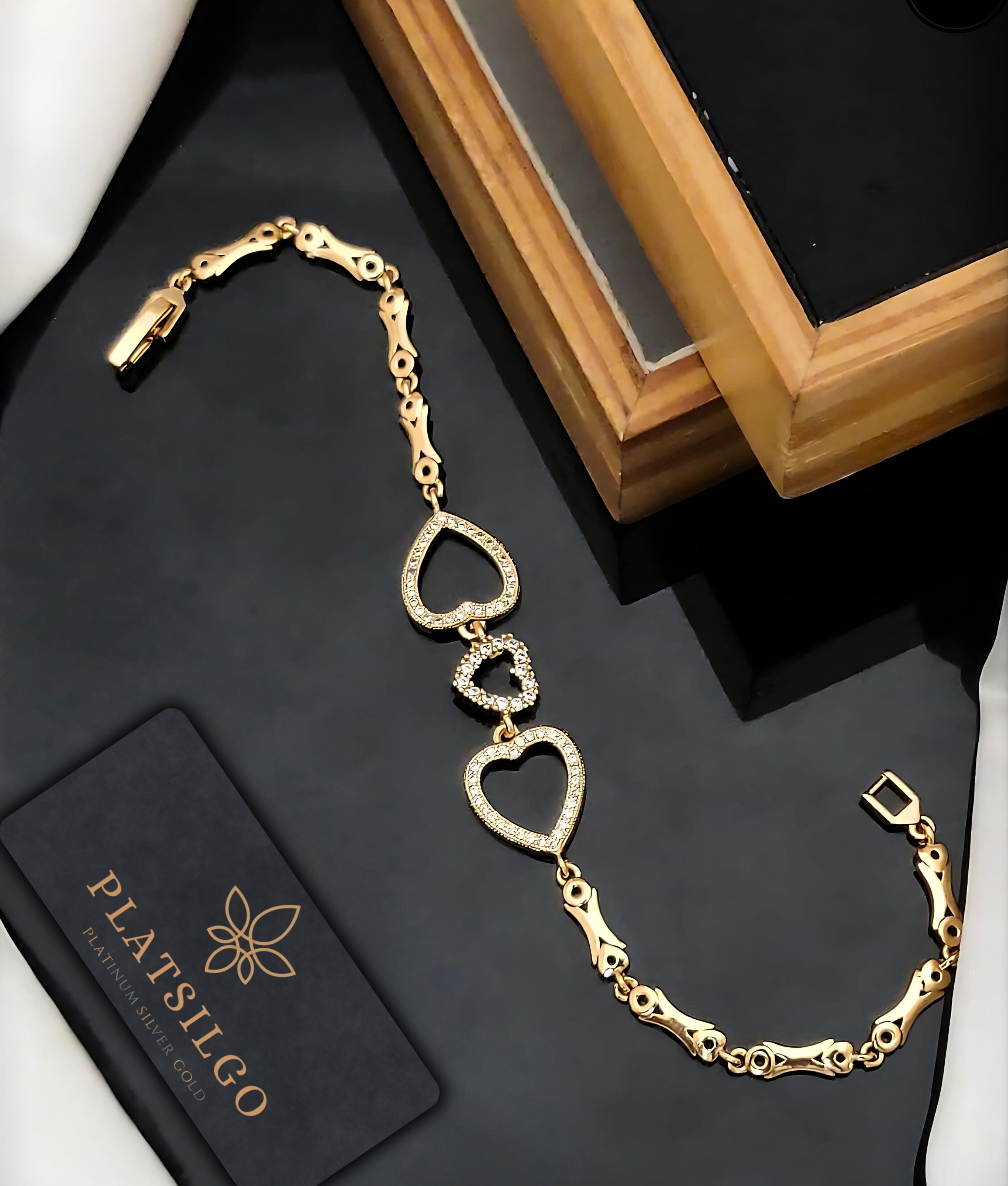 Heartfelt Elegance Gold Bracelet - Platsilgo