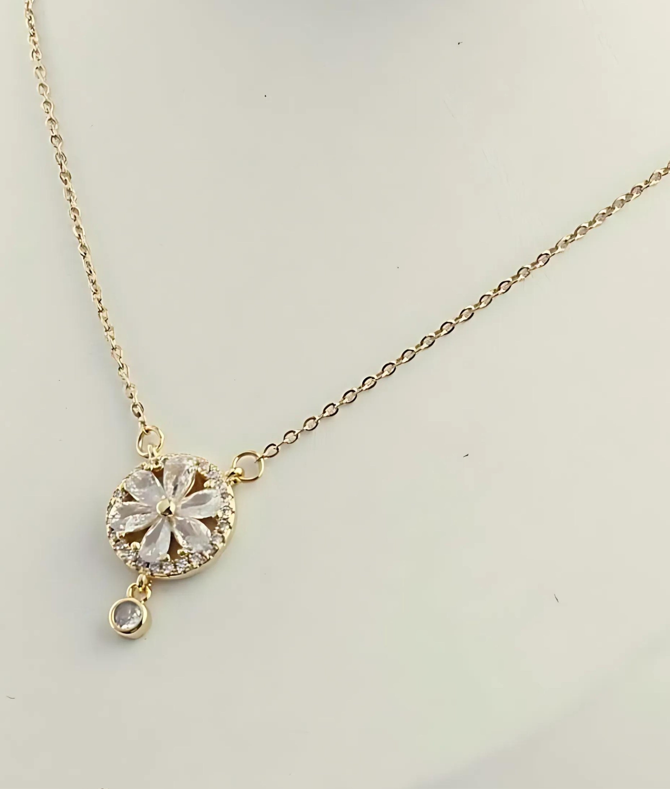 Exquisite Floral Elegance Necklace