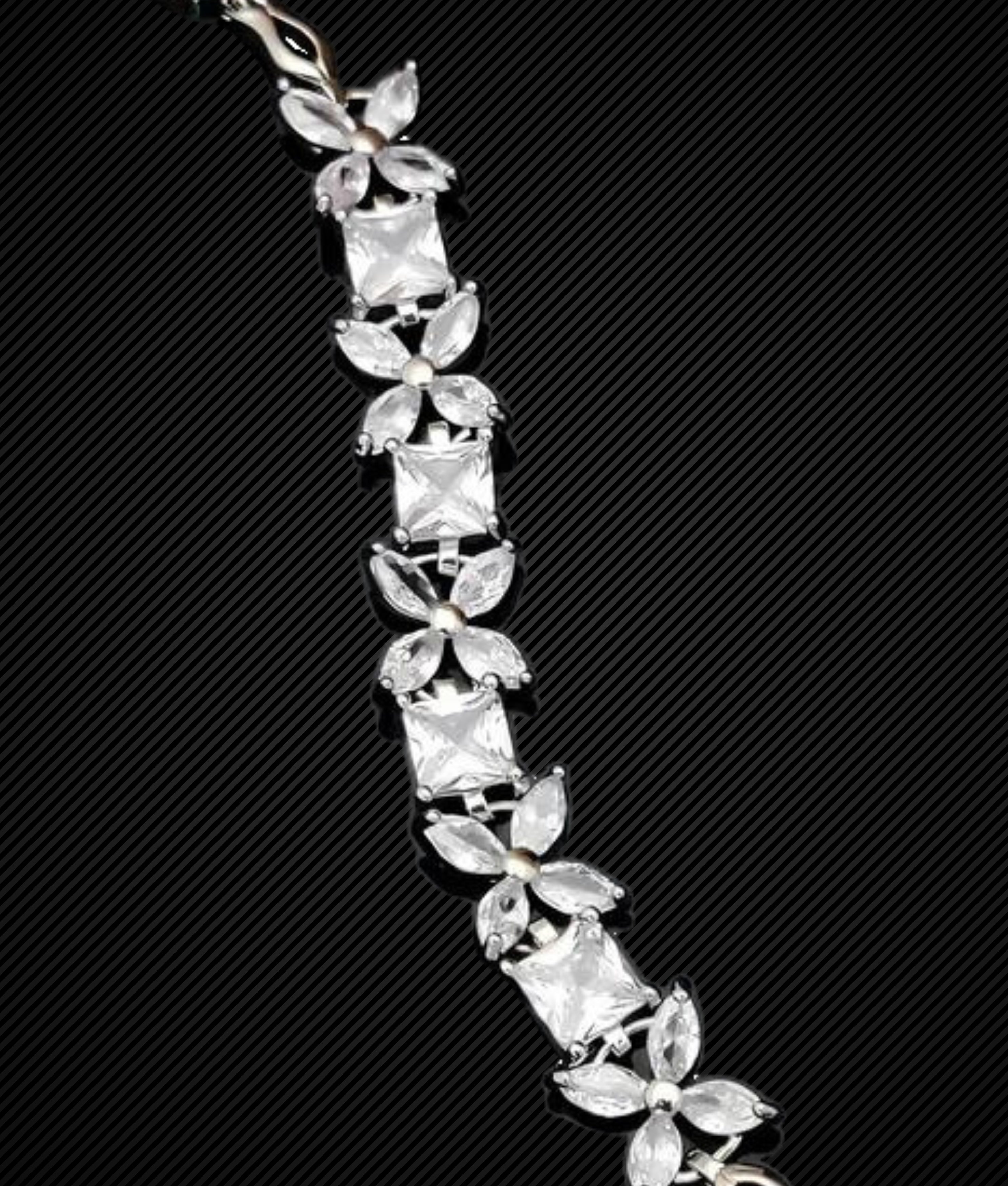 Elegant Silver Bracelet with Diamond Clasp