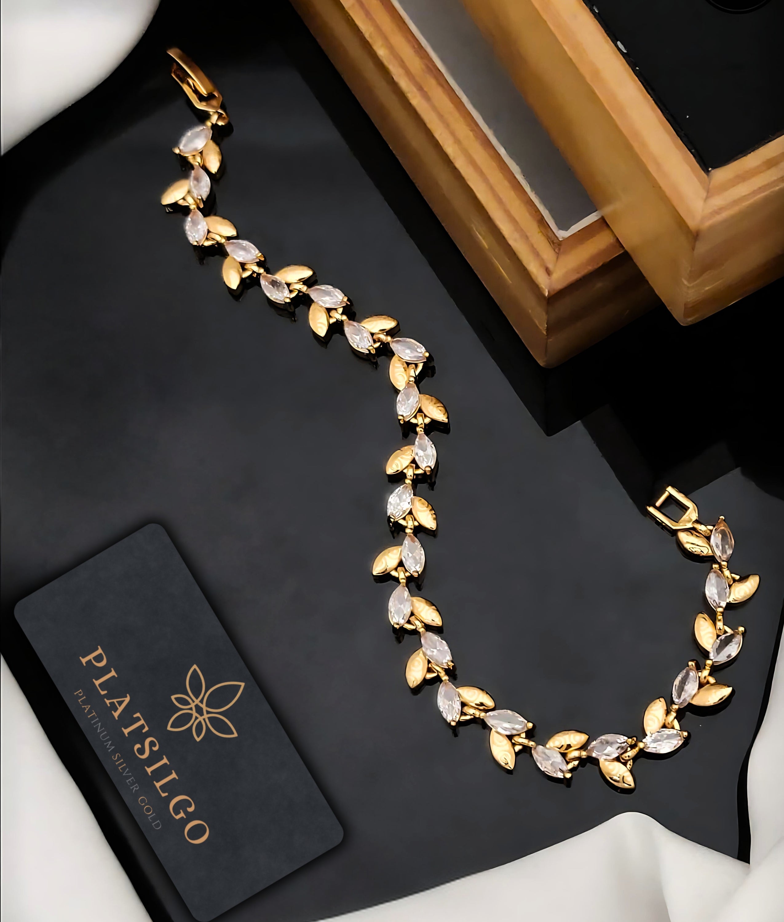 Dazzling Elegance: Gold Bracelet with White and Black Diamonds - Platsilgo