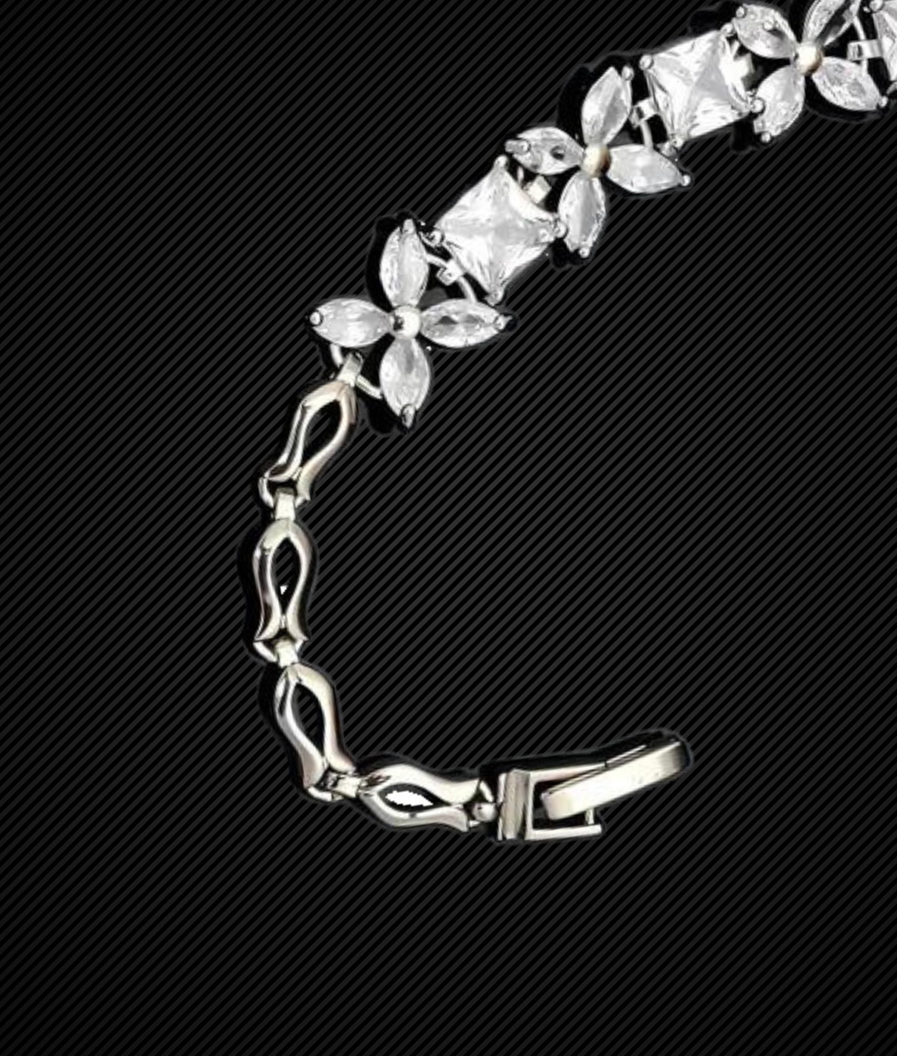 Elegant Silver Bracelet with Diamond Clasp