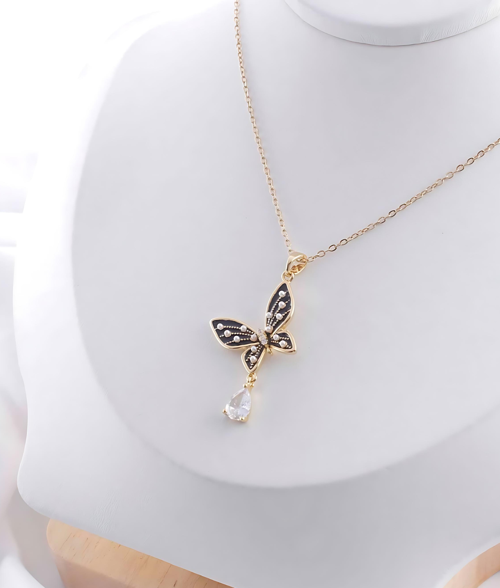 Butterfly Bliss Necklace - Platsilgo