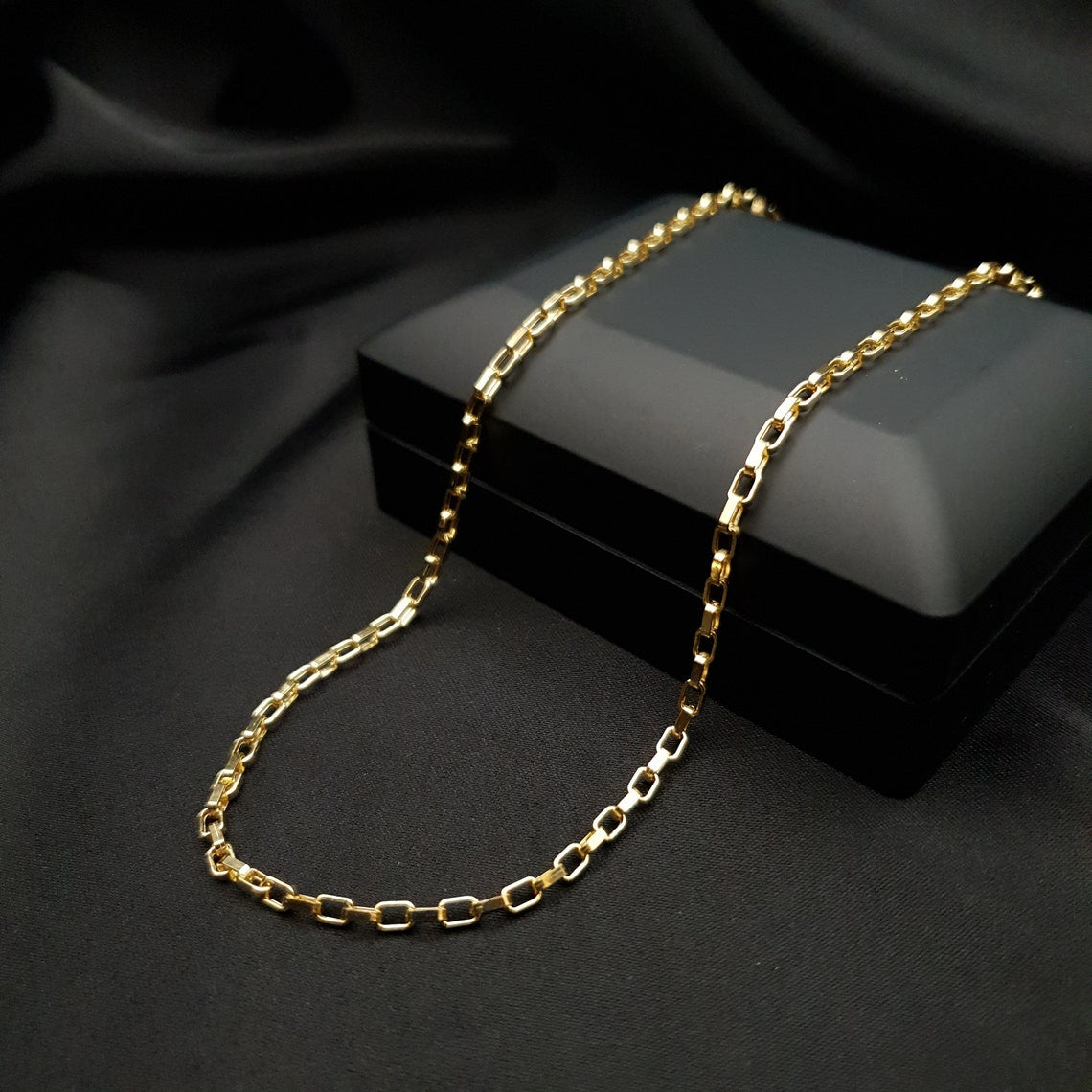 Elegant Gold Chain Necklace